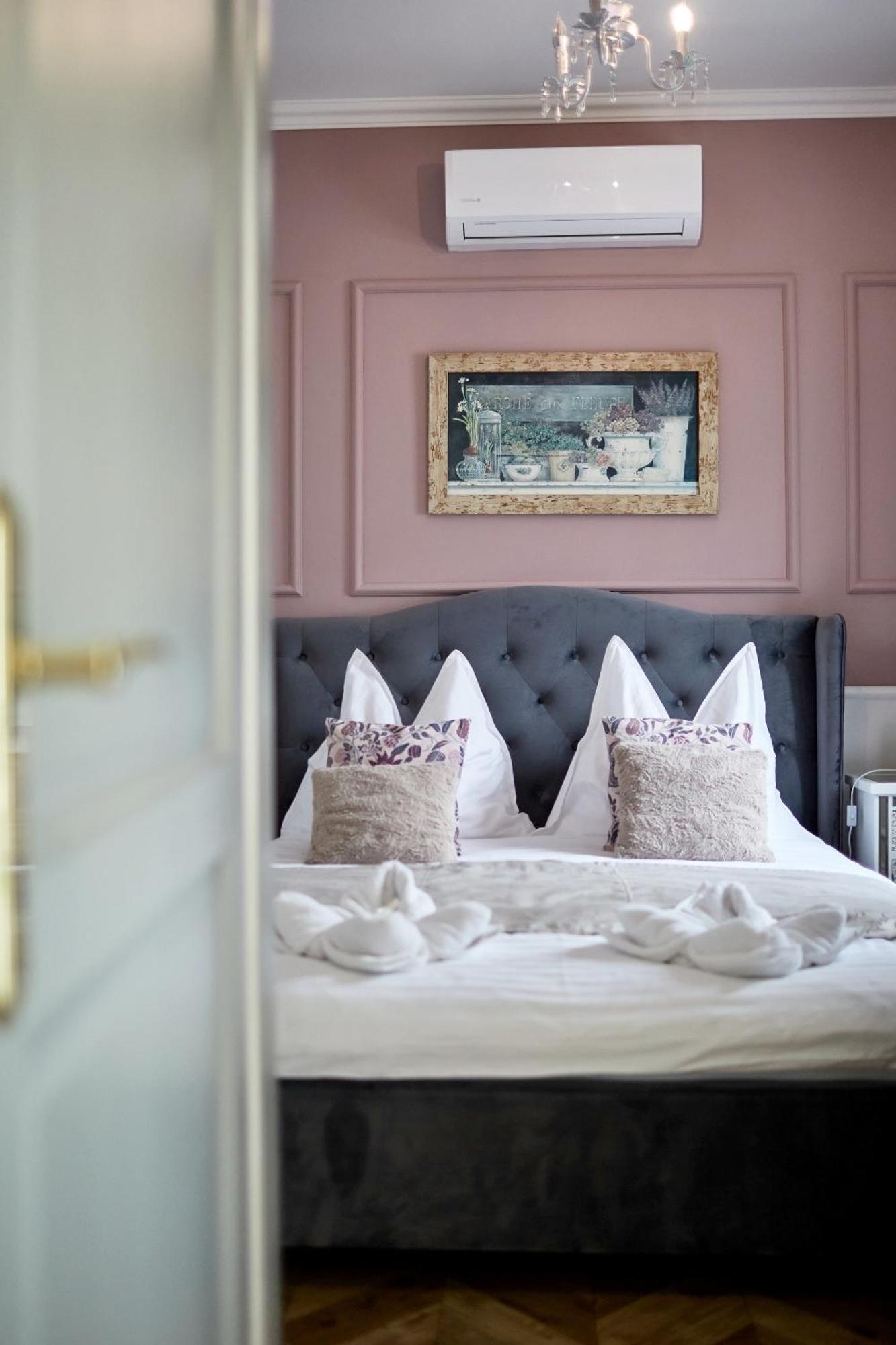 The Doors Boutique Apartments Mosonmagyaróvár Extérieur photo