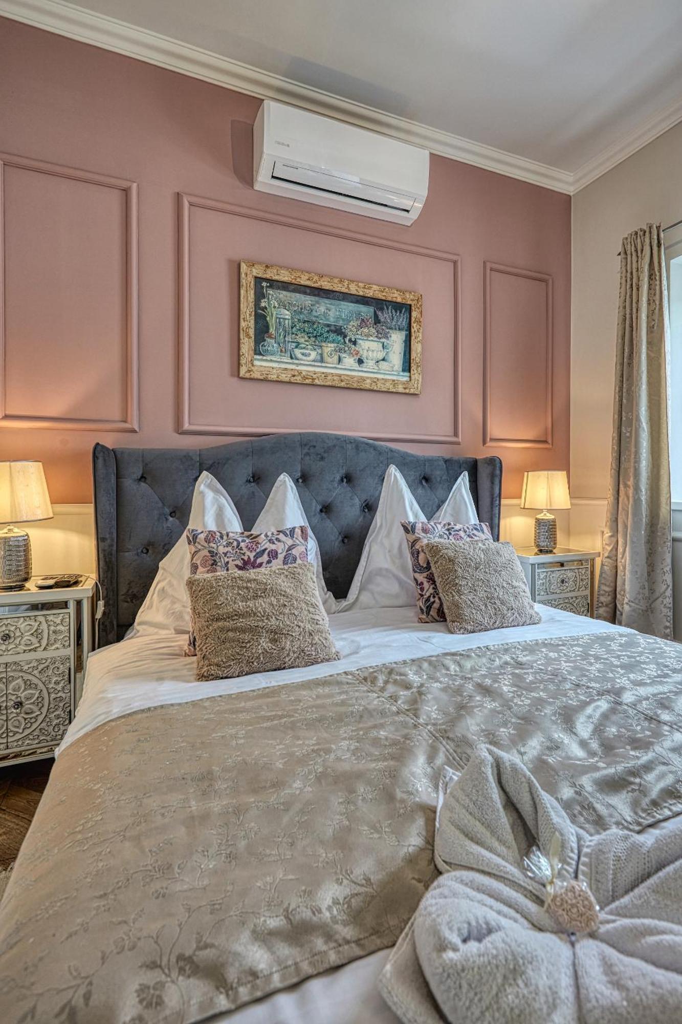 The Doors Boutique Apartments Mosonmagyaróvár Extérieur photo