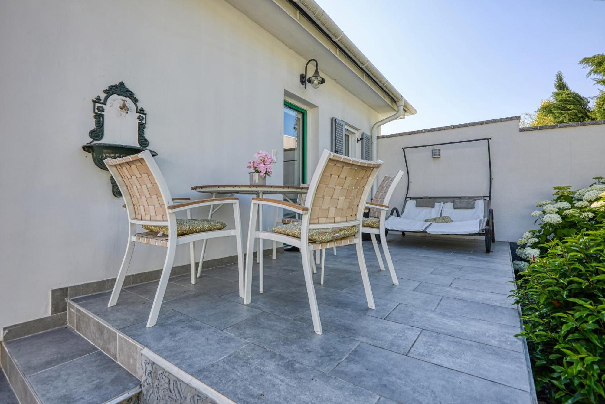 The Doors Boutique Apartments Mosonmagyaróvár Extérieur photo